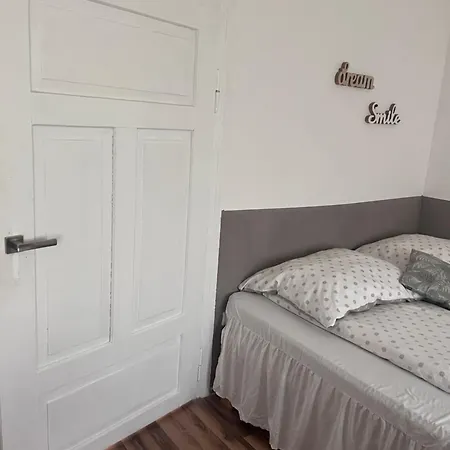 Tani Apartament Duszniki-zdroj * دوشنيكي زدروي
